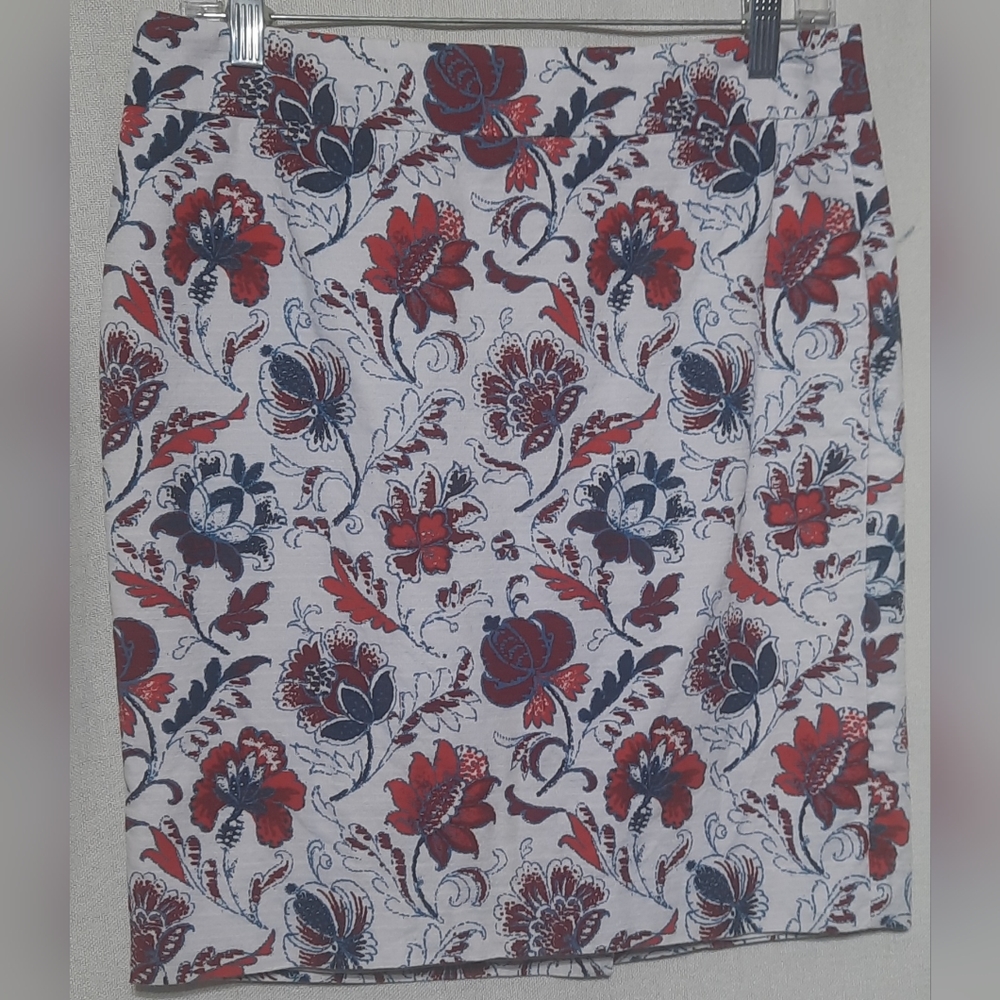 Ann Taylor lined floral skirt size 8 Petite blue red white